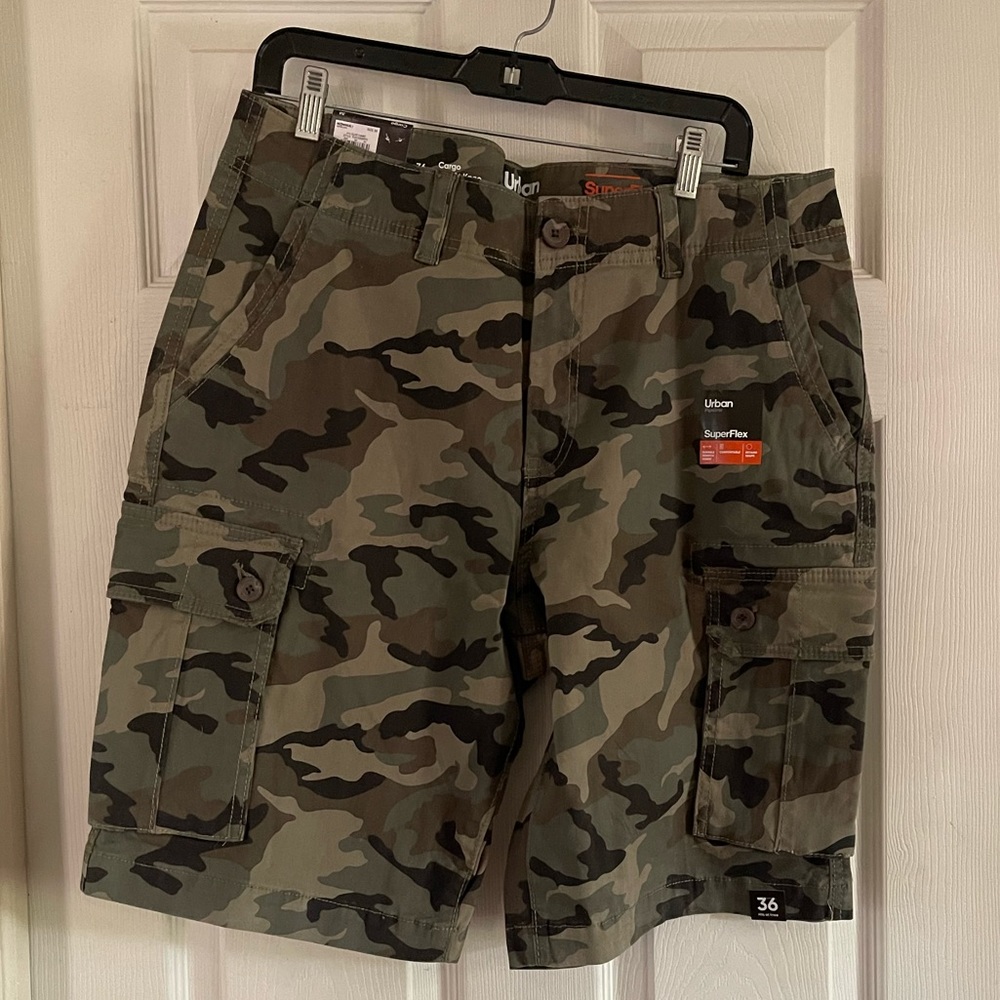 NWT men’s camo cargo shorts